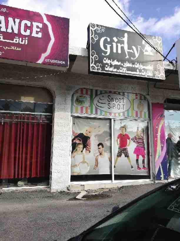 محل للايجار عدد ٢ على الشارع الرئيسي قبل قوسه سماالروسان بجانب القرم للتصفيه
شامل مرافق صحي لكل محل وموقف خاص لكل محل